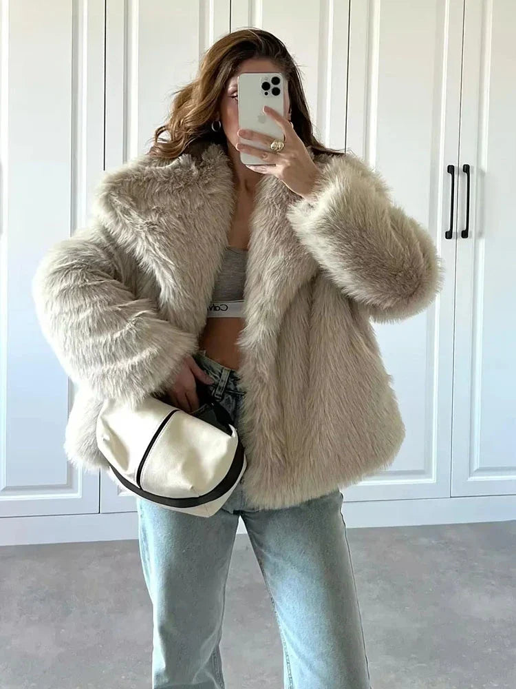 Elin Women's Fluffy Cropped Faux Fur Coat