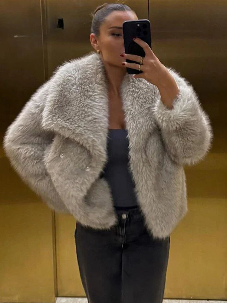 Elin Women's Fluffy Cropped Faux Fur Coat
