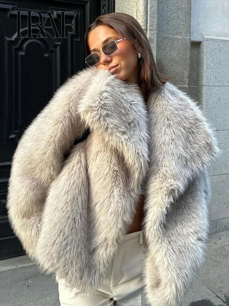 Elin Women's Fluffy Cropped Faux Fur Coat